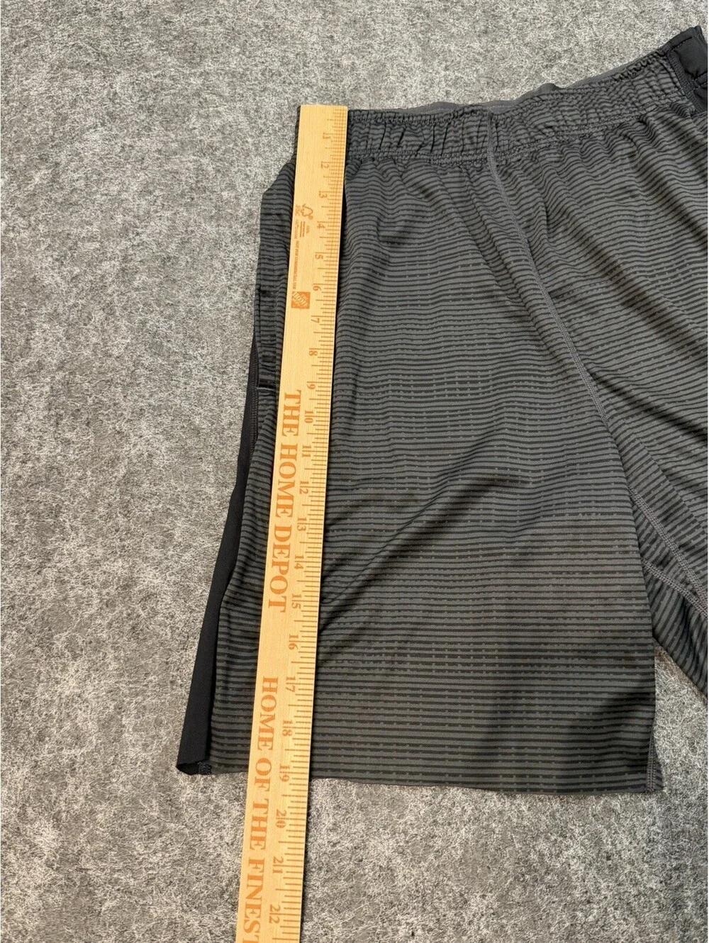 Nike Dri-FIT Athletic Shorts Men’s Small Black Gray Striped 8” Inseam Training